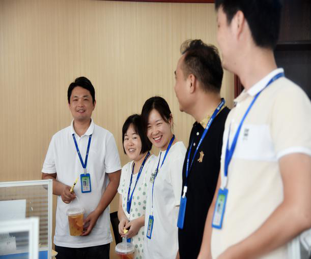 安博官方在线入口工会开展“夏季送清凉”活动